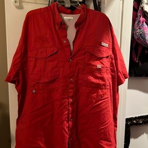 Mens Columbia  PFG shirt  like brand new reddish orange color